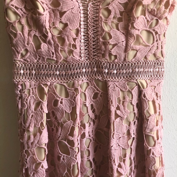 Romeo & Juliet Couture Double-V Lace Midi Dress - Picture 7 of 13